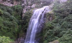 महभिर झरना : पर्यटकको मन रमाउने जलधारा