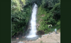 पर्यटकीय गन्तव्य बन्दै गाईखुरे झरना