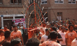 यसरी मनाइयो मध्यपुरथिमिको ऐतिहासिक जिब्रो छेड्ने जात्रा