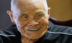 १०२ वर्षीय कोकिची अकुजावाद्वारा माउन्ट फुजी आरोहण गरी विश्व कीर्तिमान कायम