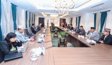 मन्त्रिपरिषद् बैठक जारी