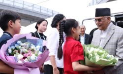 बेइजिङमा पुगे प्रधानमन्त्री ओली