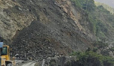 तुइन खोलाको पहिरो पन्छाउन दुई दिन लाग्ने