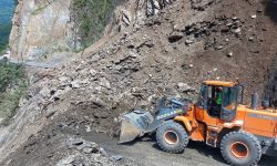 पहिराले ग्रामीण सडक अवरुद्ध हुँदा समस्या