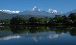 माछापुच्छ्रे मुस्कुराउँदा पर्यटकीय सहर पोखरा सुनसान