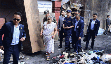 प्रधानमन्त्री कार्कीद्वारा क्षतिग्रस्त प्रहरी कार्यालयको निरीक्षण