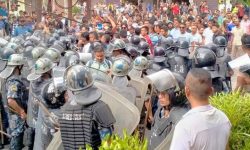 प्रचण्ड निवासमा प्रदर्शनकारी ढुंगामुढा