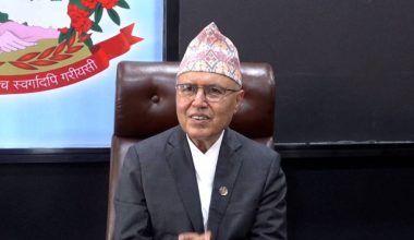 अर्थमन्त्री खनालद्वारा क्षतिग्रस्त आन्तरीक राजश्व कार्यालको निरीक्षण