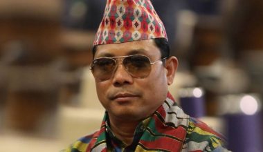 आफ्ना पार्टीका सांसदलाई राजीनामा रेशम चौधरीले आग्रह