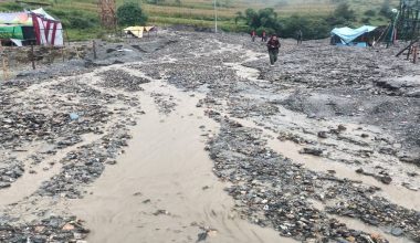 बाढीले मध्यपहाडी लोकमार्ग अवरुद्ध