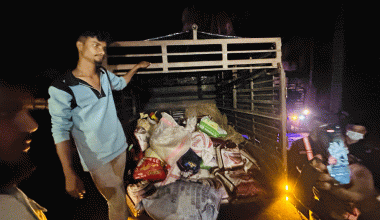 फिर्ता हुन थाल्यो लुटिएका चामल र चिनी