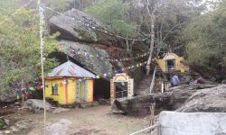 पौवादुङमाको ‘चार ढुङ्गे सन्तानेश्वर महादेव’ ओझेलमा