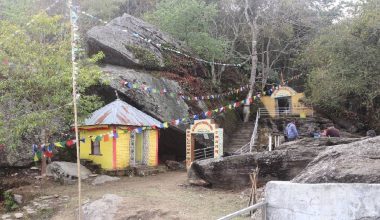 पौवादुङमाको ‘चार ढुङ्गे सन्तानेश्वर महादेव’ ओझेलमा