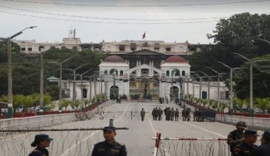 खै ! गाउँगाउँमा सिंहदरबार ? घर छ, मानिस बस्दैनन्