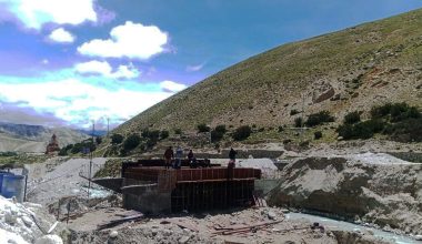 लोमान्थाङको छोर्तेनछोमा तीव्रताका साथ पुल निर्माण गरिँदै