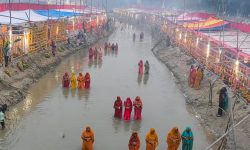 उदाउँदो सूर्यलाई अघ्र्य दिँदै मधेशमा छठ पर्व सम्पन्न : ‘छठके सनेस’ सुरु