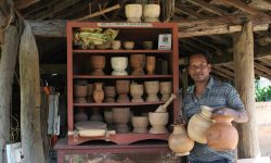 काठका भाँडाकुँडाबाट आत्मनिर्भर