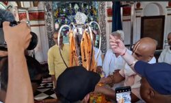 एनपिएलको ट्रफीलाई जानकी मन्दिरमा पूजापाठ गरी नगर परिक्रमा