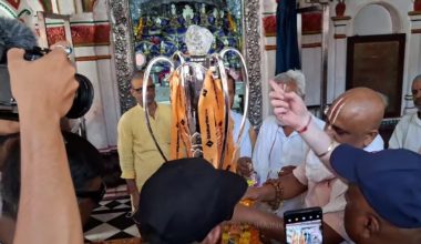 एनपिएलको ट्रफीलाई जानकी मन्दिरमा पूजापाठ गरी नगर परिक्रमा