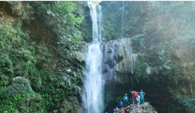 पर्यटक लोभ्याउँदै पुरन्धरा झरना