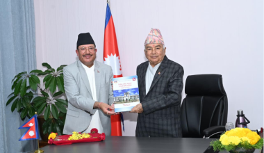 राष्ट्रपति पौडेलसमक्ष निर्वाचन आयोगको प्रतिवेदन पेस