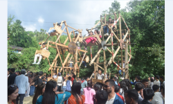 सरायको रौनकसँगै दसैँ मेलामा काठेपिङ चढ्नेको घुइँचो