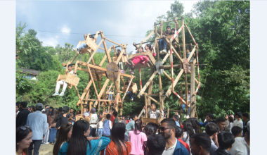 सरायको रौनकसँगै दसैँ मेलामा काठेपिङ चढ्नेको घुइँचो