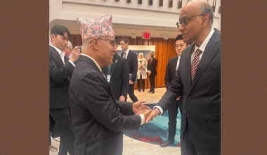 सिङ्गापुरका राष्ट्रपति थरमनसँग अर्थमन्त्री खनालको भेट