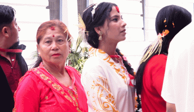 विजयादशमी : देखिन थाल्यो दुर्गा देवीको प्रसाद र आशीर्वाद थाप्नेको चहलपहल