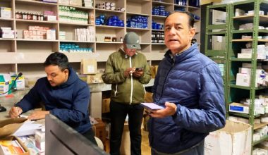 स्वास्थ्यमन्त्री पाठक सुटुक्क फार्मेसीमा पुगेपछि…