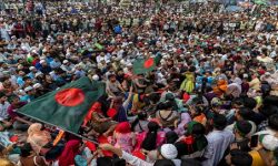 प्रतिबन्धित अवामी लिगका समर्थकहरू चुनावअघि सडकमा