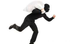 मध्यरातमा प्रहरीको भेषमा ‘चोर’ आएपछि‘