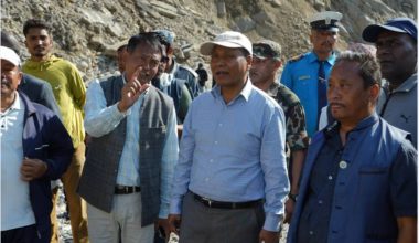 मन्त्री घिसिङद्वारा क्षतिग्रस्त विपी राजमार्ग अवलोकन