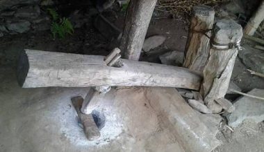 जुम्लामा हराउँदै धान कुट्ने ओखल