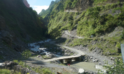 मोटरेबल पुल अलपत्र हुँदा अस्थायी पुलबाट यातायात सञ्चालन