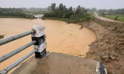 रातो नदीले तटबन्ध भत्काउँदा १५ करोड क्षति