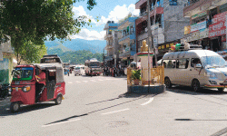 चरिकोट-खाडिचौर सडकको प्रयोग