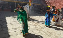 शान्ति र स्थिरताको कामना गर्दै ‘ध्योक्योप’ देव नृत्य प्रदर्शन