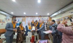 प्रा उपाध्याय रिलायन्स साहित्य सम्मान र सत्याललाई पुरस्कार प्रदान