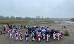 मेडरी नाच सीप युवा पुस्तामा सिकाउँदै पाका