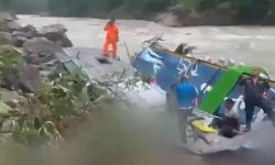 कम्बोडियामा बस नदीमा खस्दा १३ जनाको मृत्यु