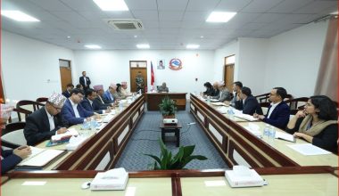 प्रधानमन्त्री कार्कीसँग निर्वाचन आयोगका पदाधिकारीको छलफल