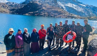 सेनाद्वारा चिसोबाट अस्वस्थ भएका प्रहरीको उद्धार