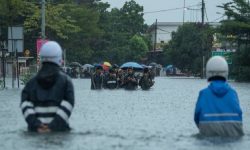 मलेसियामा बाढीका कारण दश हजार भन्दा बढी मानिसहरु विस्थापित