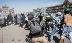 मेक्सिको सिटीको विरोध प्रदर्शनमा झडप, १२० जना घाइते