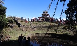 प्रकृतिलाई खुसी पार्न तोरन तार्ने चलन