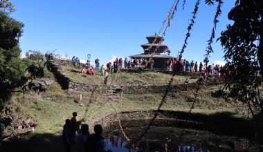 प्रकृतिलाई खुसी पार्न तोरन तार्ने चलन