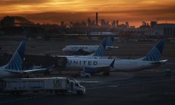 अमेरिकी एयरलाइन्सले एक हजार उडान रद्द गर्‍यो, सरकारी बन्दको असर बढ्दै