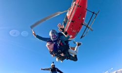 स्काइडाइभिङका लागि पोखरा रोज्दै पर्यटक