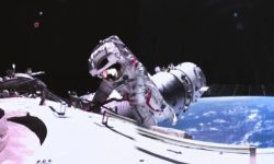 चिनियाँ अन्तरिक्ष यात्रीहरूको फिर्ती ढिलो : अन्तरिक्ष यान सानो भग्नावशेषले ठोक्किएको आशङ्का